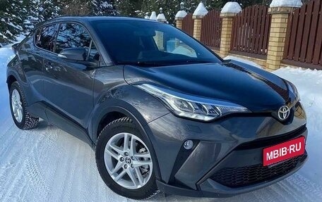 Toyota C-HR I рестайлинг, 2020 год, 2 900 000 рублей, 3 фотография