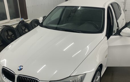 BMW 3 серия, 2011 год, 1 400 000 рублей, 2 фотография