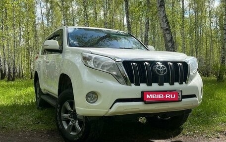 Toyota Land Cruiser Prado 150 рестайлинг 2, 2015 год, 4 000 000 рублей, 3 фотография