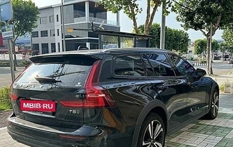 Volvo V60 II, 2021 год, 4 330 000 рублей, 2 фотография