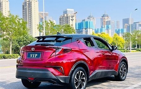 Toyota C-HR I рестайлинг, 2020 год, 2 100 000 рублей, 4 фотография