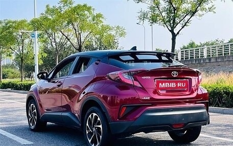 Toyota C-HR I рестайлинг, 2020 год, 2 100 000 рублей, 3 фотография