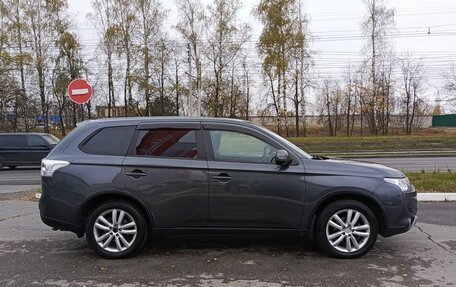 Mitsubishi Outlander III рестайлинг 3, 2014 год, 1 438 000 рублей, 4 фотография