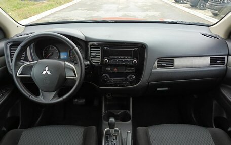 Mitsubishi Outlander III рестайлинг 3, 2014 год, 1 438 000 рублей, 14 фотография