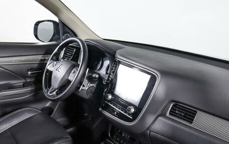 Mitsubishi Outlander III рестайлинг 3, 2021 год, 3 350 000 рублей, 9 фотография