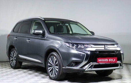 Mitsubishi Outlander III рестайлинг 3, 2021 год, 3 350 000 рублей, 3 фотография