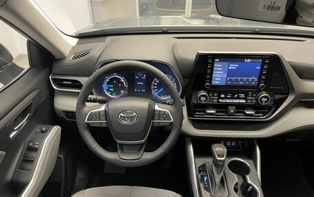 Toyota Highlander, 2022 год, 7 200 000 рублей, 9 фотография