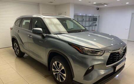 Toyota Highlander, 2022 год, 7 200 000 рублей, 3 фотография