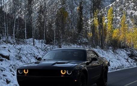 Dodge Challenger III рестайлинг 2, 2018 год, 2 364 010 рублей, 2 фотография