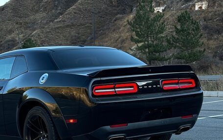 Dodge Challenger III рестайлинг 2, 2018 год, 2 364 010 рублей, 16 фотография