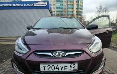 Hyundai Solaris II рестайлинг, 2011 год, 880 000 рублей, 2 фотография