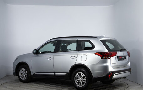 Mitsubishi Outlander III рестайлинг 3, 2022 год, 3 150 000 рублей, 7 фотография