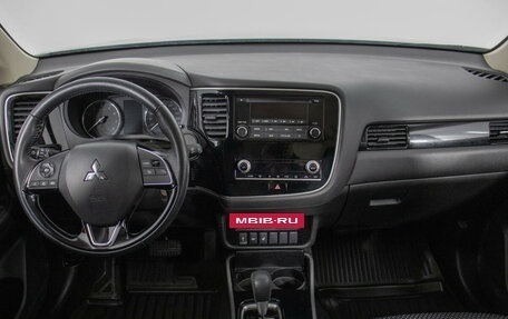 Mitsubishi Outlander III рестайлинг 3, 2022 год, 3 150 000 рублей, 13 фотография