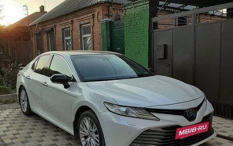 Toyota Camry, 2020 год, 3 650 000 рублей, 2 фотография