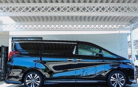 Toyota Alphard, 2023 год, 6 835 000 рублей, 5 фотография