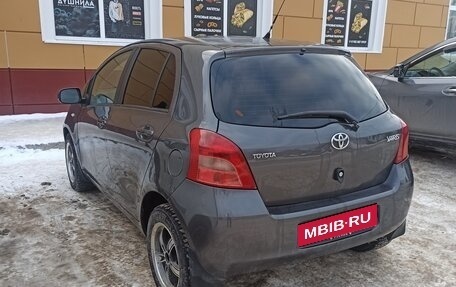 Toyota Yaris III рестайлинг, 2008 год, 630 000 рублей, 3 фотография