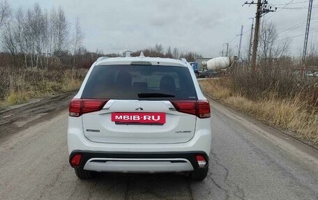 Mitsubishi Outlander III рестайлинг 3, 2019 год, 2 200 000 рублей, 4 фотография