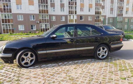 Mercedes-Benz E-Класс, 1999 год, 600 000 рублей, 1 фотография