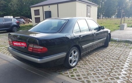 Mercedes-Benz E-Класс, 1999 год, 600 000 рублей, 2 фотография