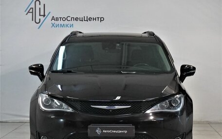 Chrysler Pacifica (RU), 2018 год, 2 999 800 рублей, 13 фотография