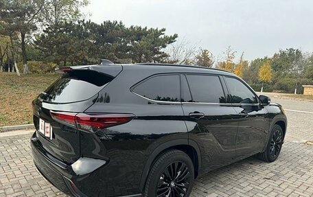 Toyota Highlander, 2022 год, 3 100 000 рублей, 4 фотография