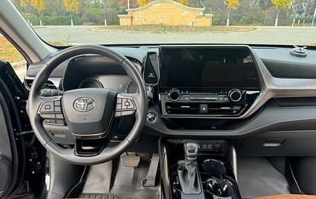 Toyota Highlander, 2022 год, 3 100 000 рублей, 23 фотография