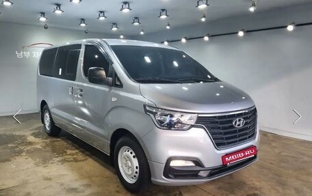 Hyundai Grand Starex Grand Starex I рестайлинг 2, 2021 год, 2 300 000 рублей, 3 фотография