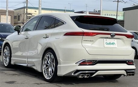 Toyota Harrier, 2022 год, 3 000 000 рублей, 4 фотография