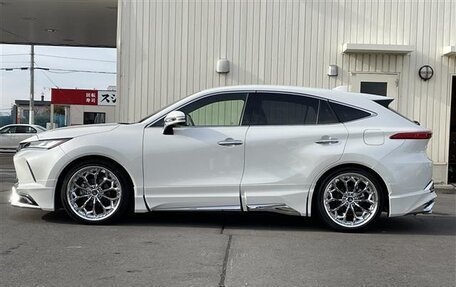 Toyota Harrier, 2022 год, 3 000 000 рублей, 3 фотография