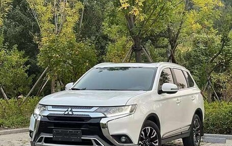 Mitsubishi Outlander III рестайлинг 3, 2021 год, 2 270 001 рублей, 1 фотография