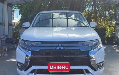 Mitsubishi Outlander III рестайлинг 3, 2021 год, 2 640 090 рублей, 2 фотография