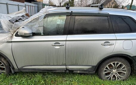 Mitsubishi Outlander III рестайлинг 3, 2016 год, 790 000 рублей, 4 фотография