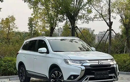 Mitsubishi Outlander III рестайлинг 3, 2021 год, 2 270 001 рублей, 5 фотография