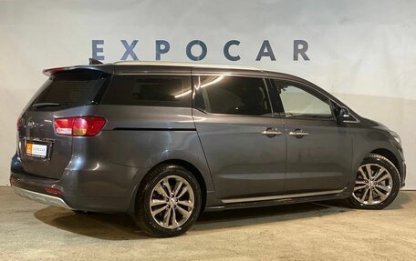 KIA Carnival III, 2017 год, 3 070 000 рублей, 5 фотография