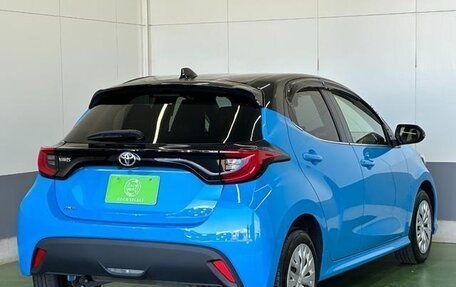 Toyota Yaris, 2021 год, 1 300 000 рублей, 3 фотография