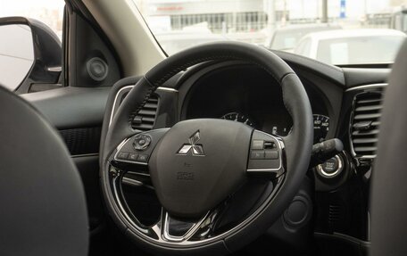 Mitsubishi Outlander III рестайлинг 3, 2022 год, 3 299 000 рублей, 19 фотография