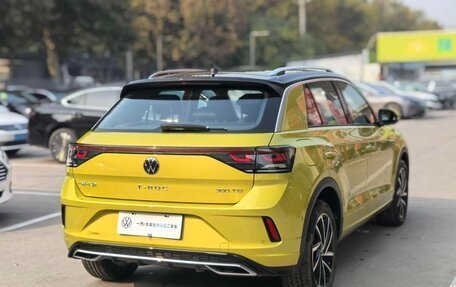 Volkswagen T-Roc I, 2024 год, 3 790 000 рублей, 6 фотография