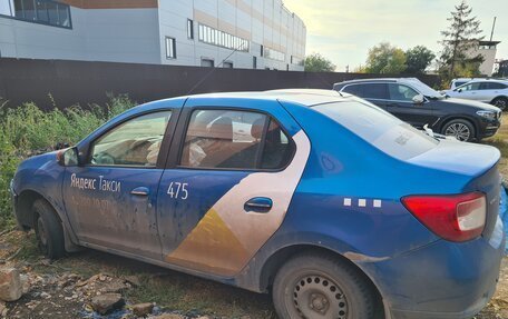 Renault Logan II, 2015 год, 300 000 рублей, 2 фотография