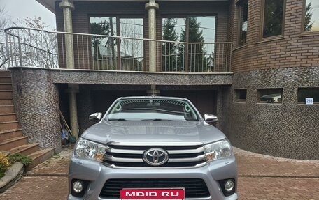 Toyota Hilux VIII, 2018 год, 4 100 000 рублей, 8 фотография