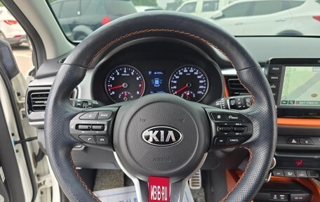 KIA Stonic, 2021 год, 1 370 000 рублей, 10 фотография