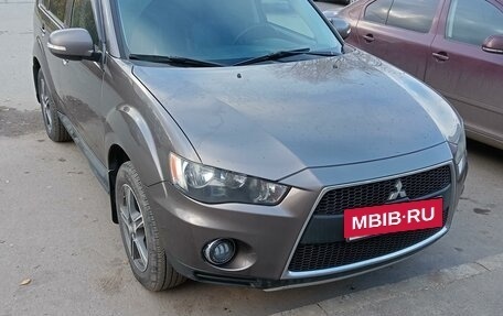 Mitsubishi Outlander III рестайлинг 3, 2012 год, 1 205 000 рублей, 2 фотография