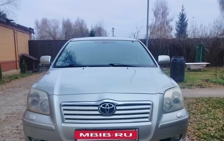 Toyota Avensis III рестайлинг, 2004 год, 750 000 рублей, 2 фотография