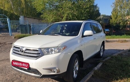 Toyota Highlander III, 2012 год, 2 550 000 рублей, 2 фотография