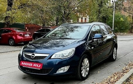 Opel Astra J, 2011 год, 915 000 рублей, 3 фотография