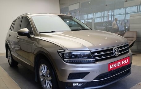 Volkswagen Tiguan II, 2018 год, 3 149 000 рублей, 3 фотография