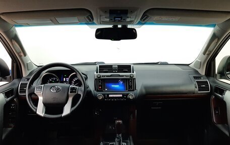 Toyota Land Cruiser Prado 150 рестайлинг 2, 2017 год, 4 030 000 рублей, 9 фотография