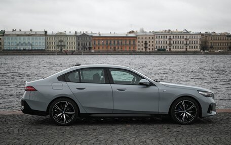 BMW 5 серия, 2023 год, 9 990 000 рублей, 7 фотография