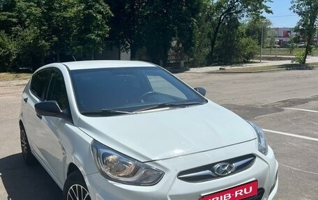 Hyundai Solaris II рестайлинг, 2012 год, 900 000 рублей, 4 фотография