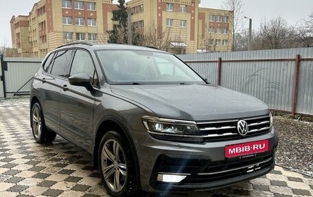 Volkswagen Tiguan II, 2020 год, 2 950 000 рублей, 2 фотография