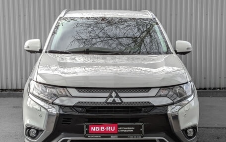 Mitsubishi Outlander III рестайлинг 3, 2021 год, 3 190 000 рублей, 2 фотография